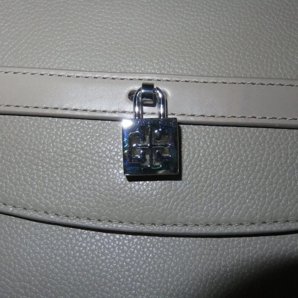 Tory Burch Pebbled Leather Saddle Crossbody Bag French Gray w/ Lock NWT $495 - Picture 4 of 10